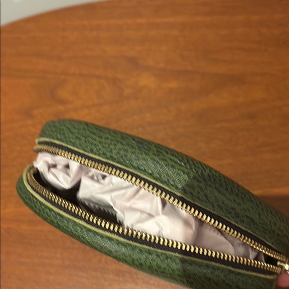 Portland Leather Avocado Green Roswell Pouch - Picture 3 of 4